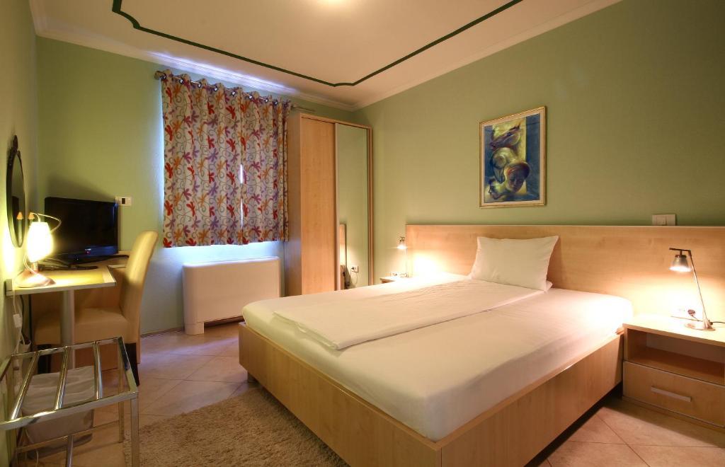 Hotel Aruba Budva Bilik gambar